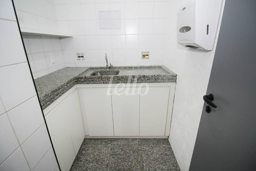 COPA de Sala / Conjunto para alugar, Padrão com 381 m², e 15 vagas em Cidade Monções - São Paulo