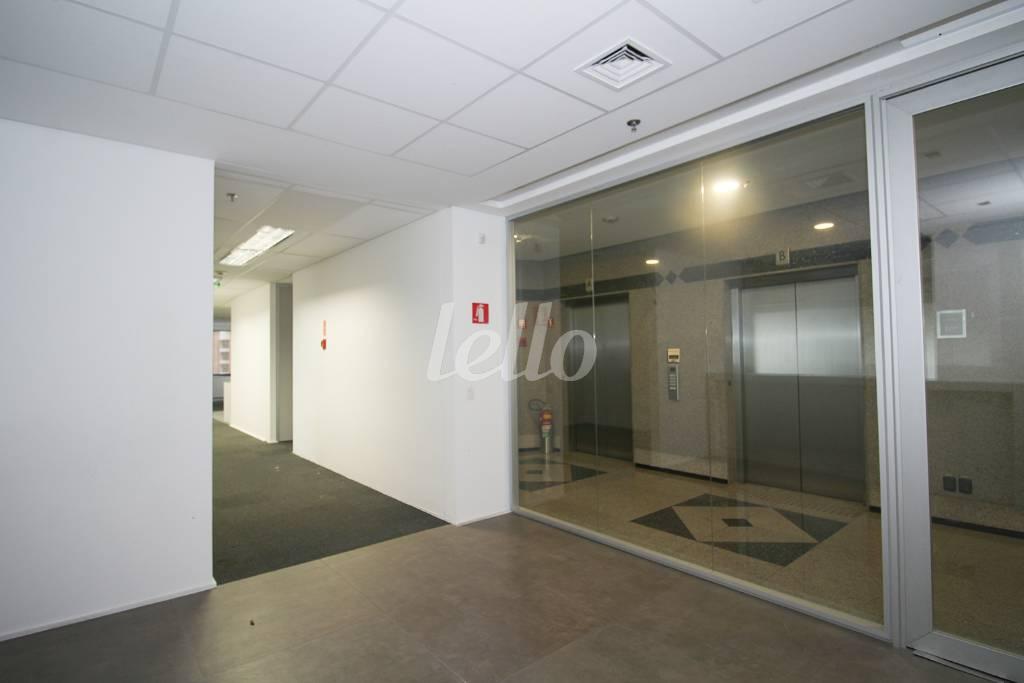 RECEPÇÃO de Sala / Conjunto para alugar, Padrão com 381 m², e 15 vagas em Cidade Monções - São Paulo