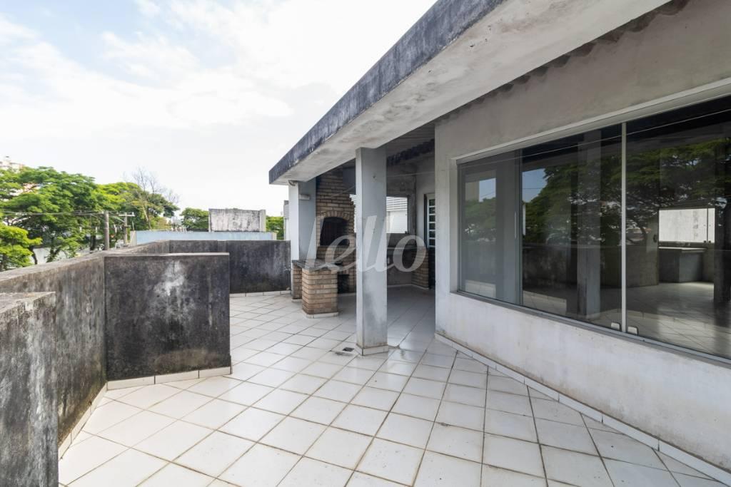 ÁREA EXTERNA de Casa à venda, sobrado com 330 m², e 2 vagas em Vila Vilma - Santo André