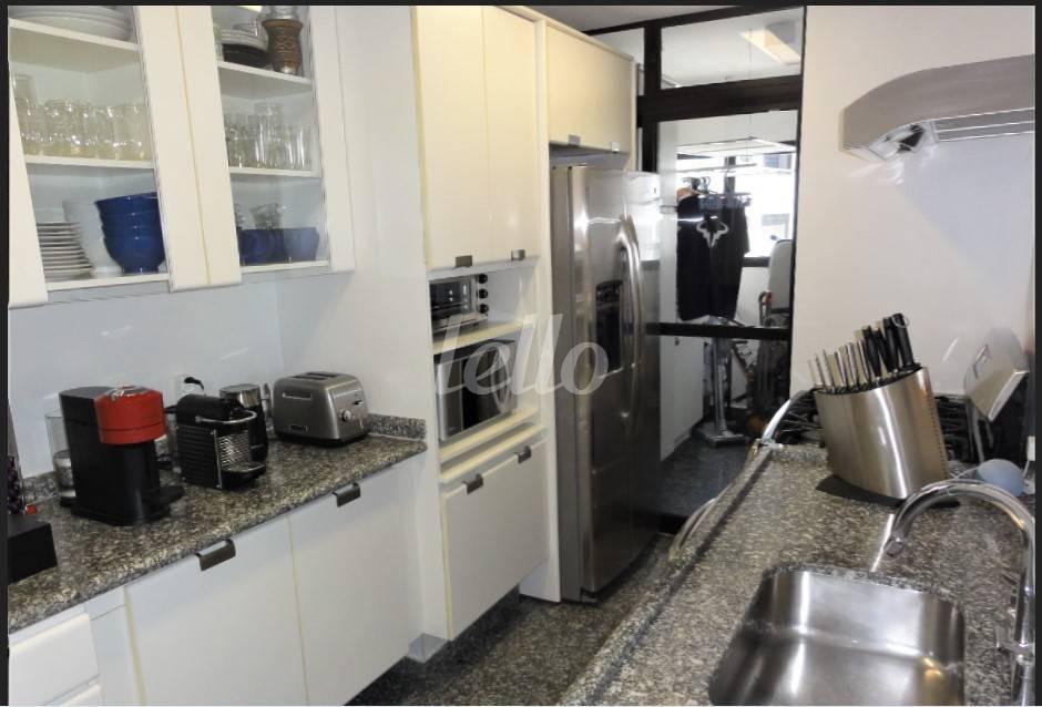COZINHA de Apartamento à venda, Padrão com 98 m², 3 quartos e 2 vagas em Indianópolis - São Paulo