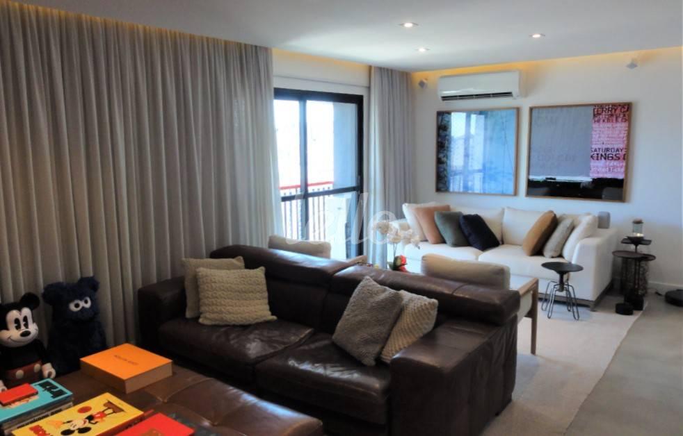 LIVING de Apartamento à venda, Padrão com 98 m², 3 quartos e 2 vagas em Indianópolis - São Paulo