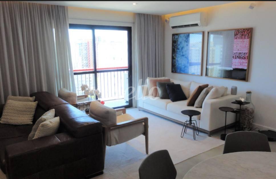 LIVING de Apartamento à venda, Padrão com 98 m², 3 quartos e 2 vagas em Indianópolis - São Paulo