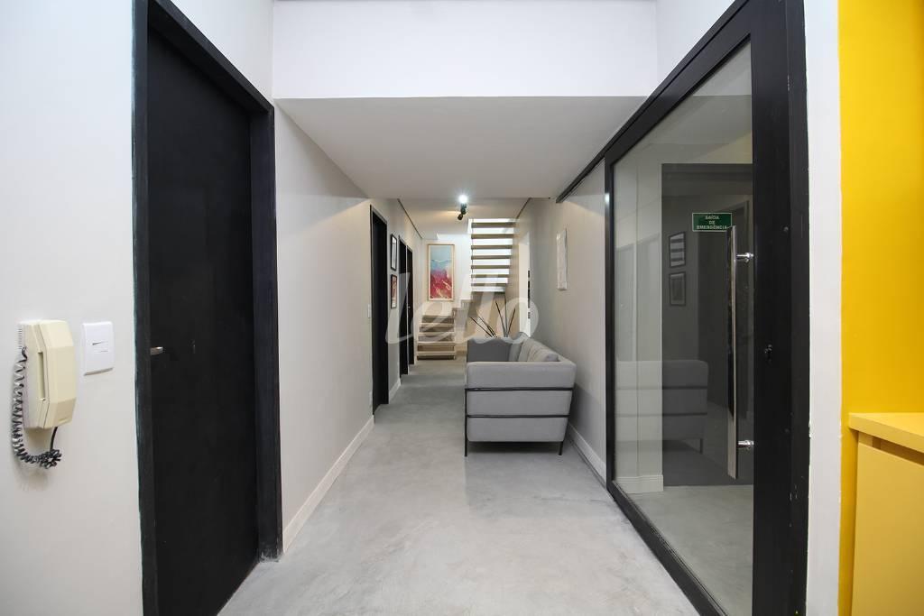 CORREDOR de Sala / Conjunto para alugar, Padrão com 40 m², e em Bela Vista - São Paulo