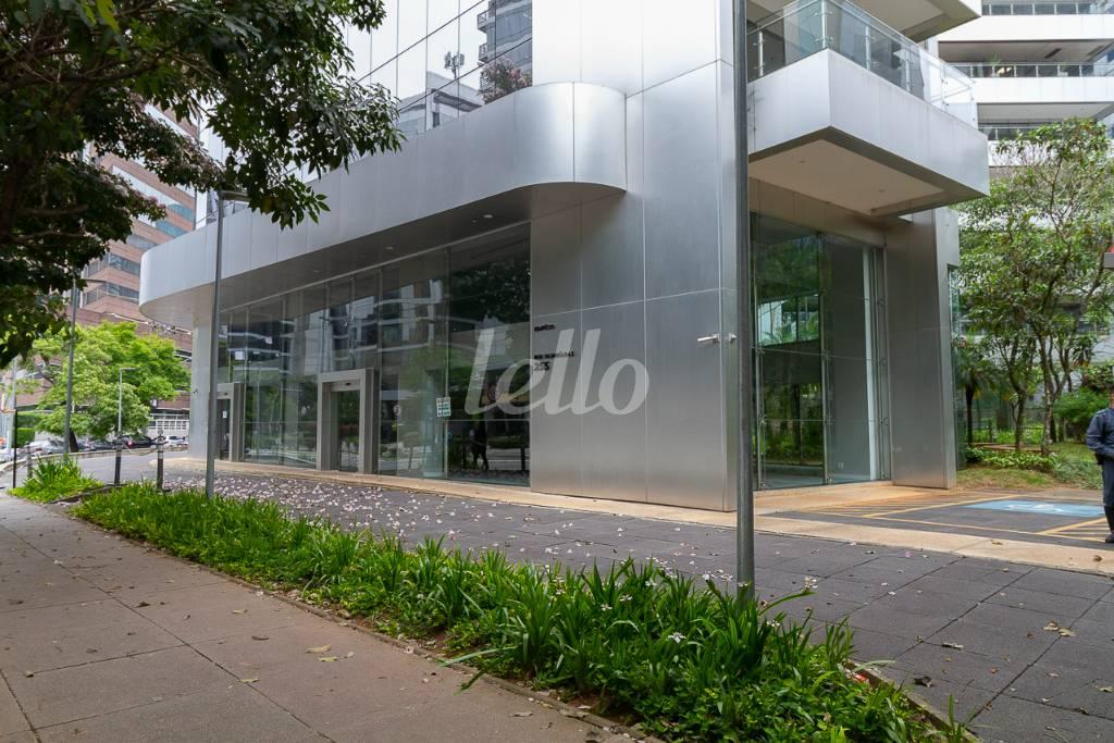 FACHADA de Prédio Comercial para alugar, Monousuário com 2534 m², e em Vila Olímpia - São Paulo
