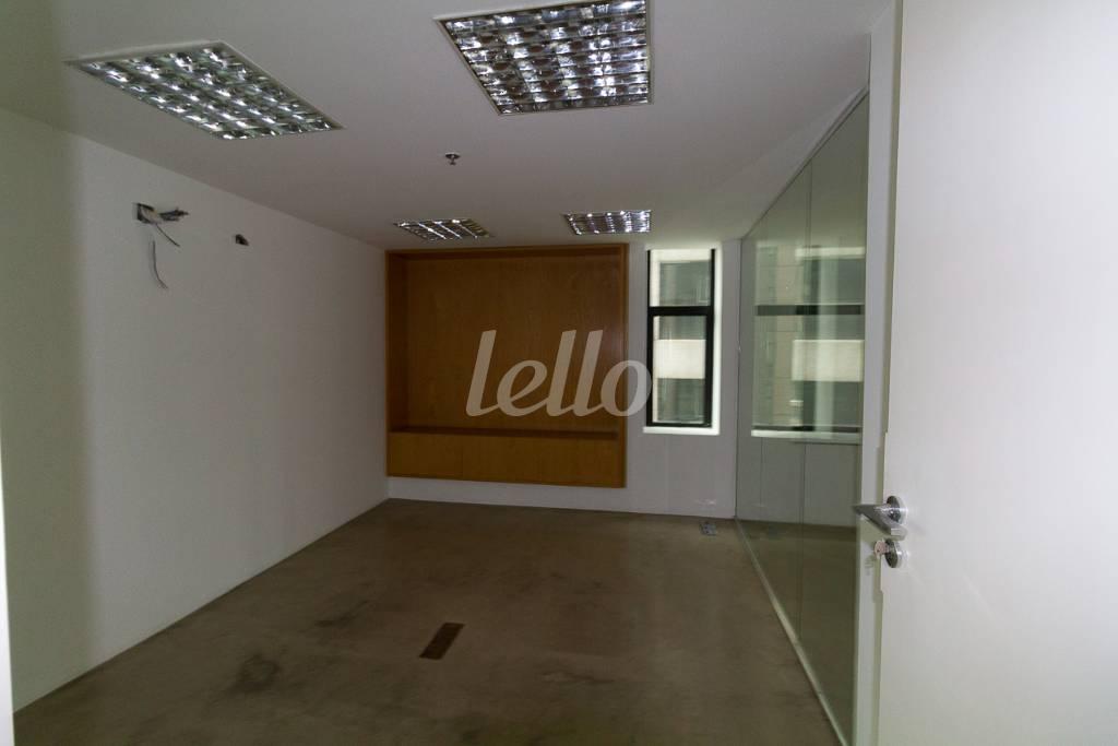 SALA 1 de Andar para alugar, Padrão com 489 m², e em Vila Olímpia - São Paulo