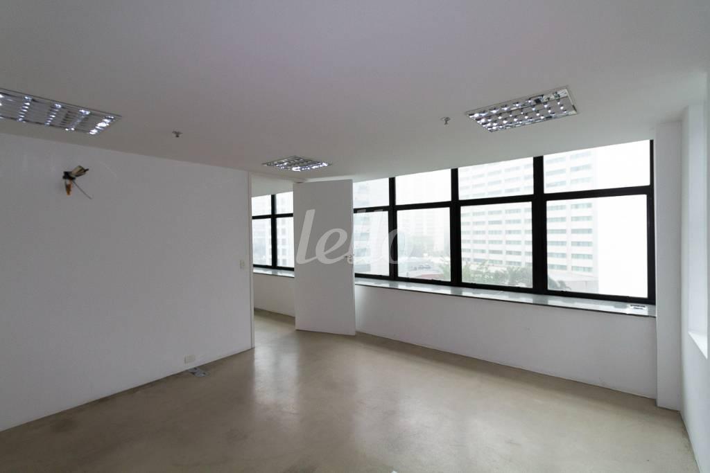 SALA 7 de Andar para alugar, Padrão com 489 m², e em Vila Olímpia - São Paulo