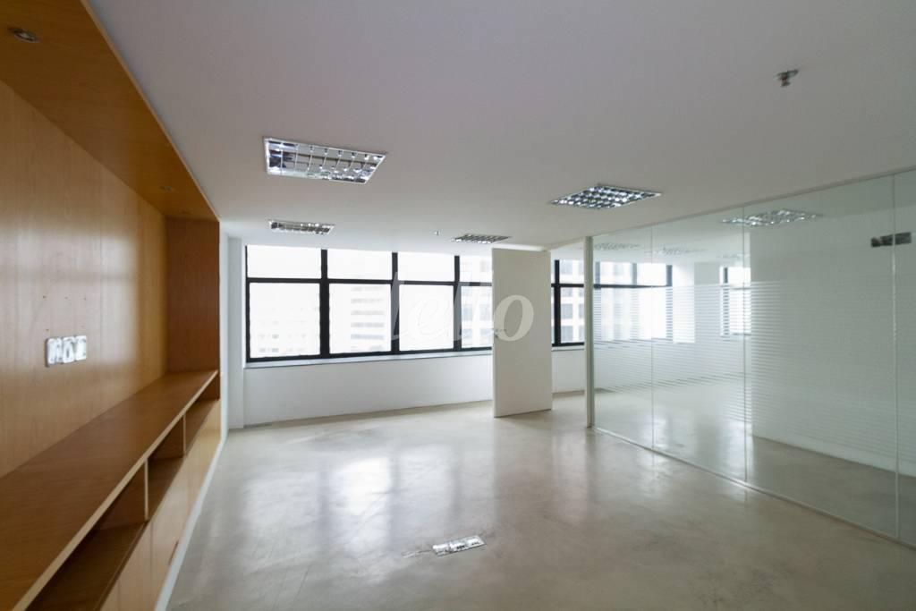 SALA 6 de Andar para alugar, Padrão com 489 m², e em Vila Olímpia - São Paulo
