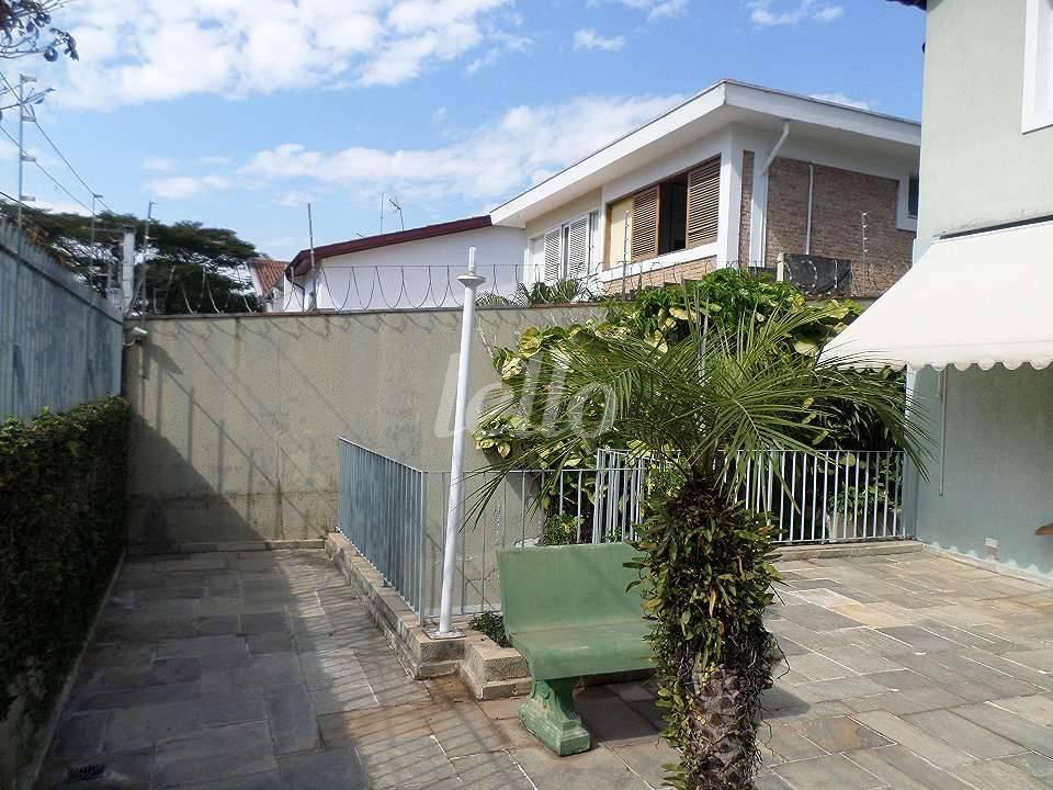PÁTIO de Casa à venda, sobrado com 450 m², 4 quartos e 3 vagas em Campo Belo - São Paulo