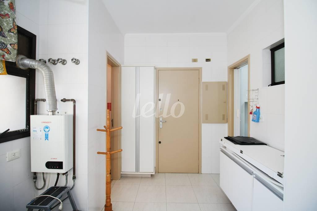 ÁREA DE SERVIÇO de Apartamento para alugar, Padrão com 220 m², 4 quartos e 3 vagas em Paraíso - São Paulo