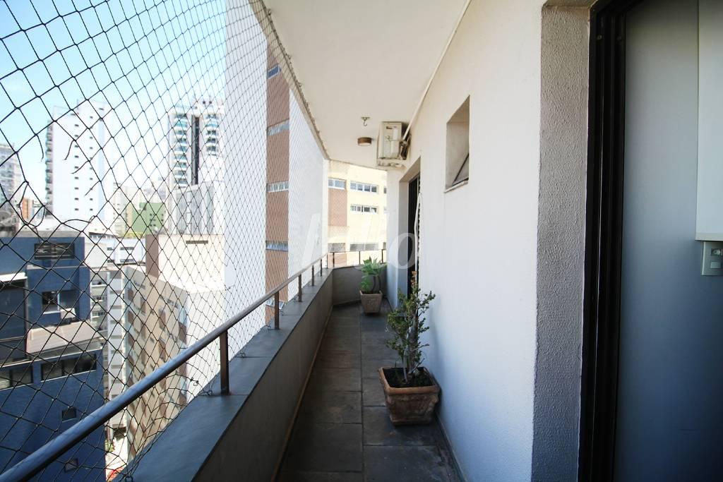 SACADA DA SUÍTE 3 E 4 de Apartamento para alugar, Padrão com 220 m², 4 quartos e 3 vagas em Paraíso - São Paulo