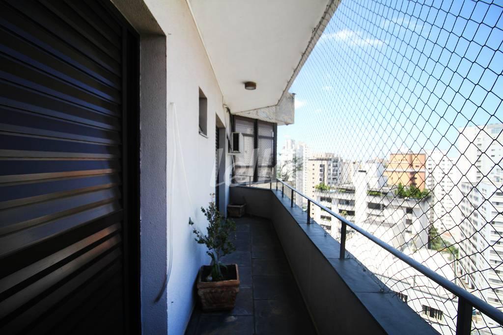 SACADA DA SUÍTE 3 E 4 de Apartamento para alugar, Padrão com 220 m², 4 quartos e 3 vagas em Paraíso - São Paulo