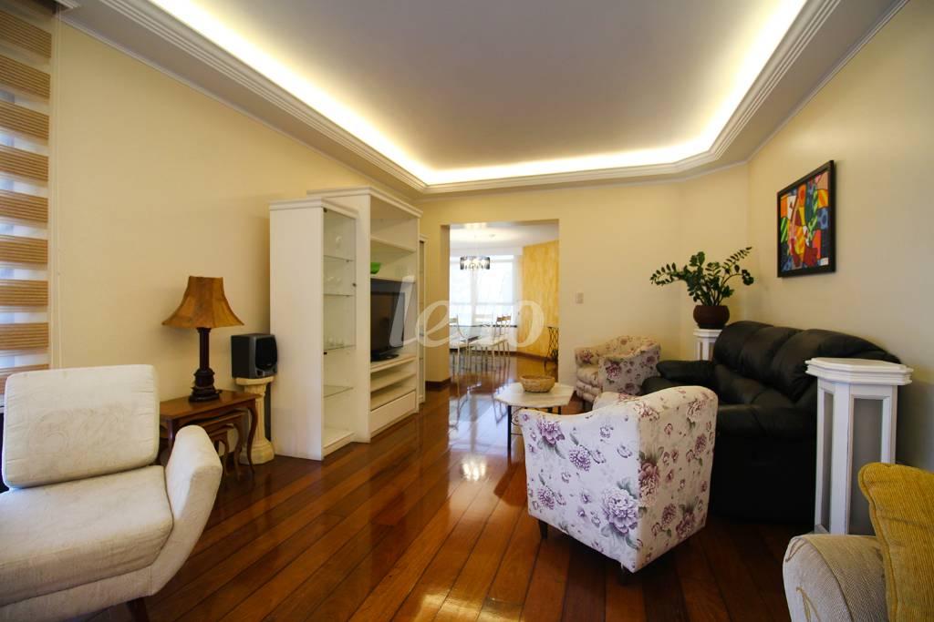 SALA de Apartamento para alugar, Padrão com 220 m², 4 quartos e 3 vagas em Paraíso - São Paulo