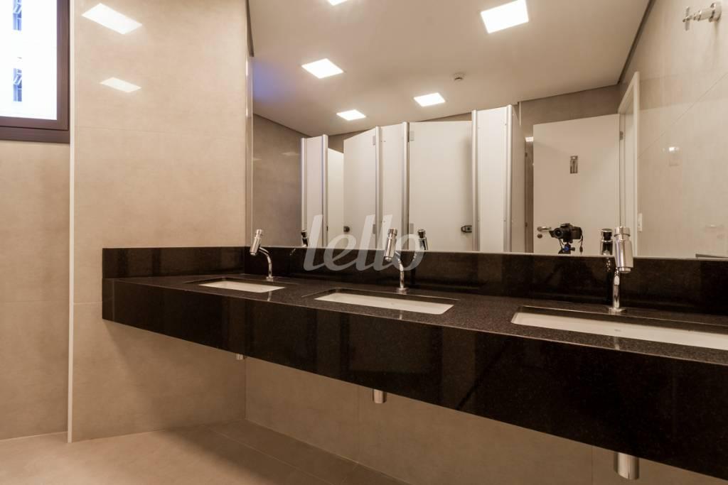 BANHEIRO 6 de Prédio Comercial para alugar, Monousuário com 4016 m², e 87 vagas em Vila Olímpia - São Paulo