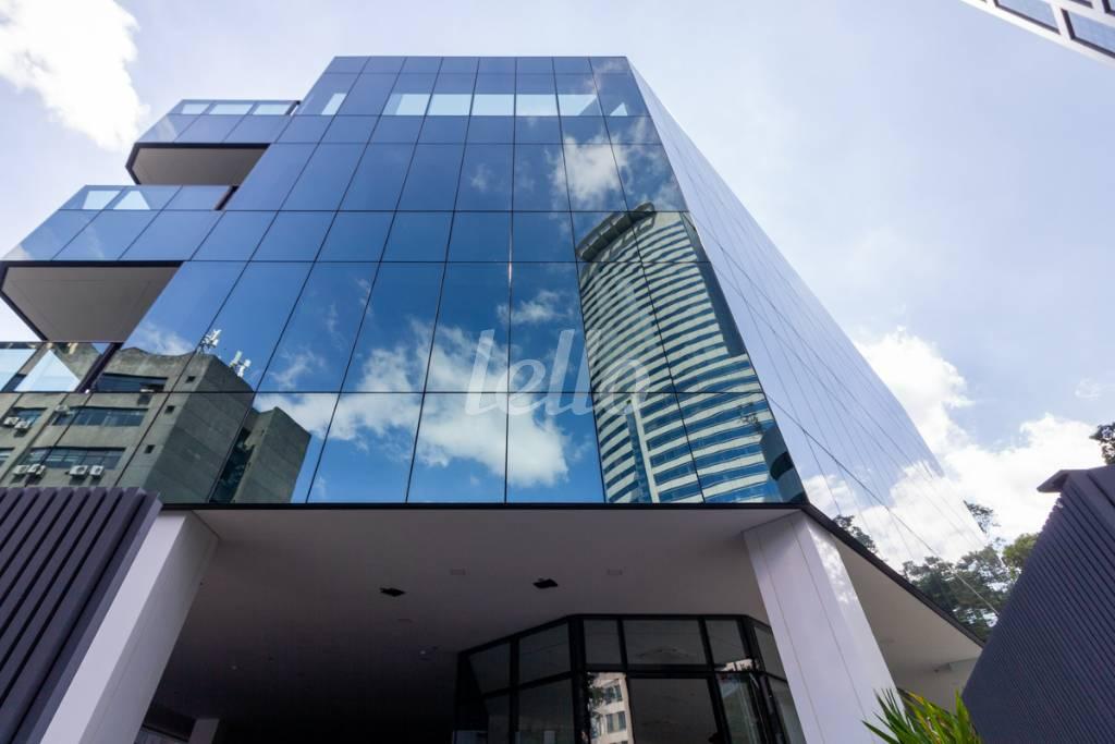 FACHADA de Prédio Comercial para alugar, Monousuário com 4016 m², e 87 vagas em Vila Olímpia - São Paulo