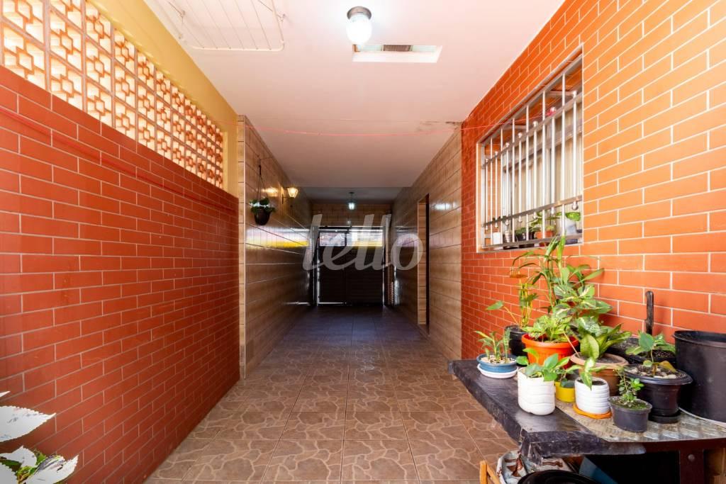CORREDOR LATERAL de Casa à venda, sobrado com 178 m², 4 quartos e 2 vagas em Vila Romana - São Paulo