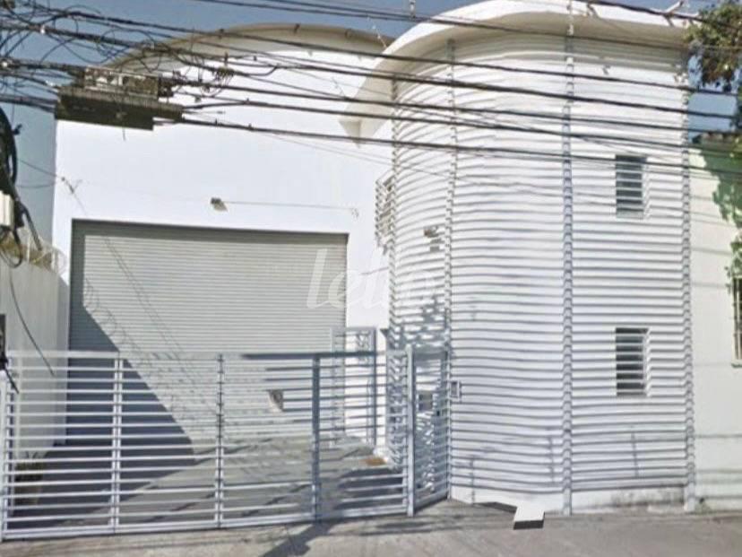 FACHADA de Galpão/Armazém para alugar, Padrão com 310 m², e 2 vagas em Vila Anastacio - São Paulo
