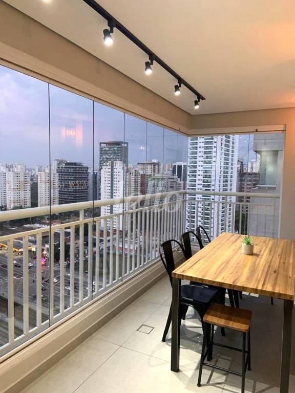 VARANDA GOURMET de Apartamento à venda, Padrão com 63 m², 2 quartos e 2 vagas em Tatuapé - São Paulo