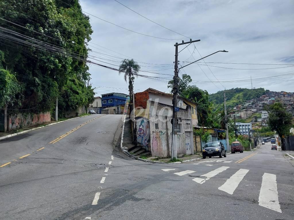 ESQUINA de Área / Terreno à venda, Padrão com 2640 m², e em Tremembé - São Paulo