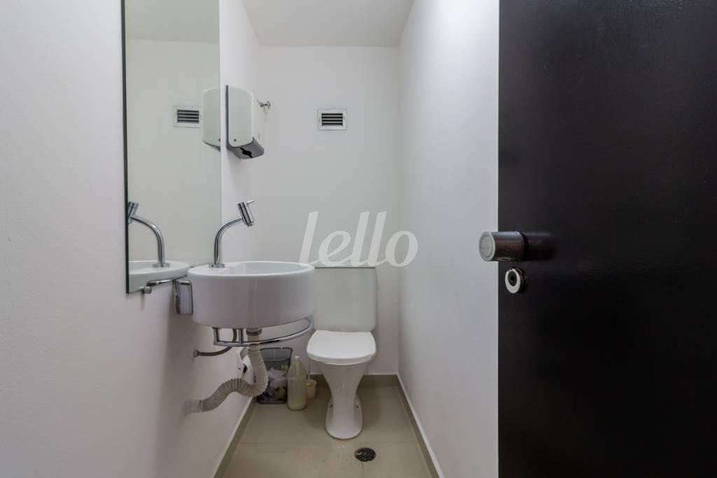 BANHEIRO de Sala / Conjunto para alugar, Padrão com 43 m², e 1 vaga em Brooklin Paulista - São Paulo