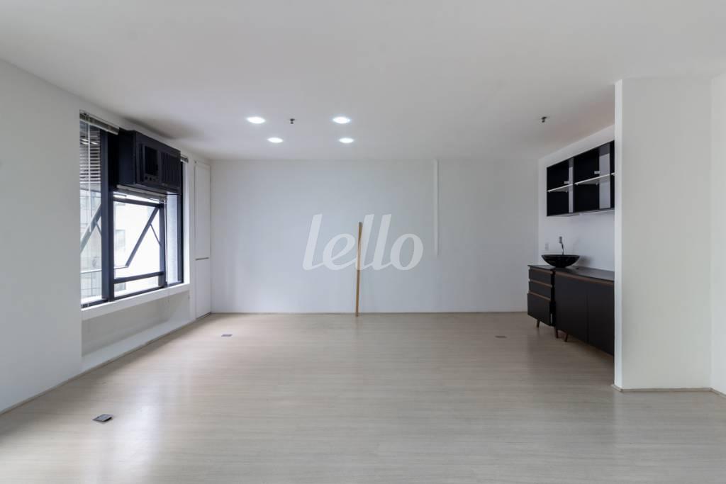 SALA de Sala / Conjunto para alugar, Padrão com 43 m², e 1 vaga em Brooklin Paulista - São Paulo