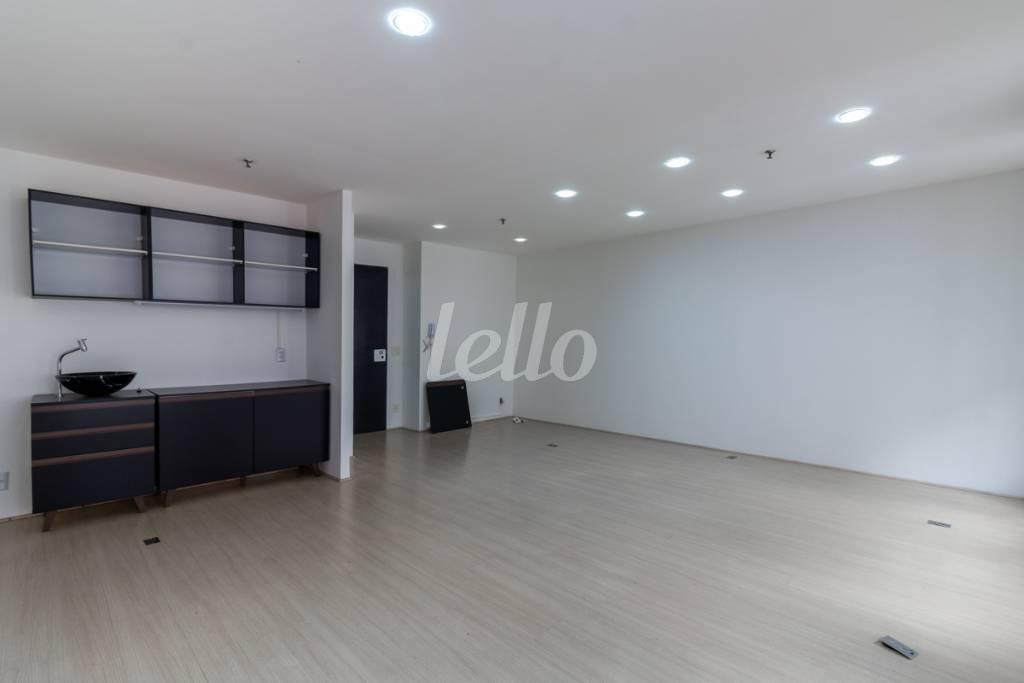 SALA de Sala / Conjunto para alugar, Padrão com 43 m², e 1 vaga em Brooklin Paulista - São Paulo