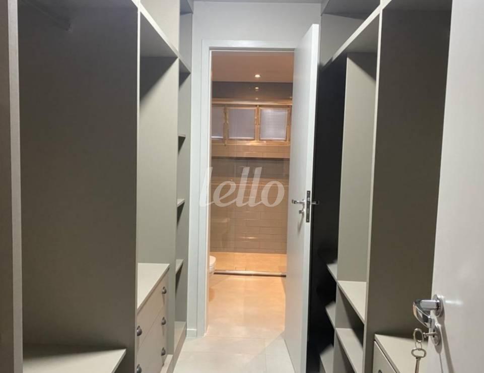 CLOSET de Apartamento à venda, Padrão com 91 m², 2 quartos e 1 vaga em Vila Nova Conceição - São Paulo