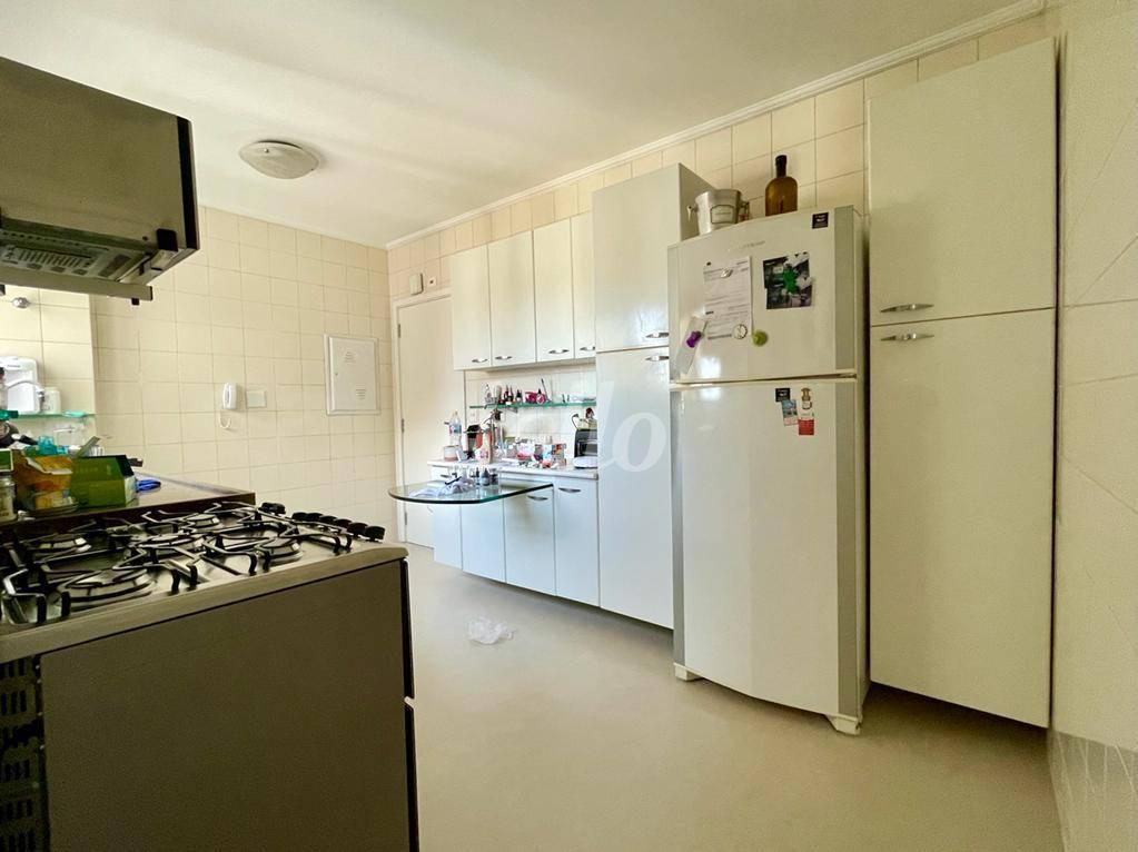 COZINHA de Apartamento à venda, Padrão com 156 m², 3 quartos e 2 vagas em Vila Nova Conceição - São Paulo
