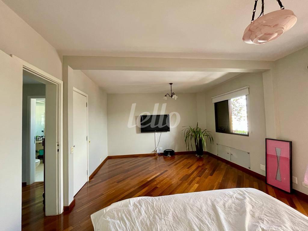 DORMITÓRIO de Apartamento à venda, Padrão com 156 m², 3 quartos e 2 vagas em Vila Nova Conceição - São Paulo
