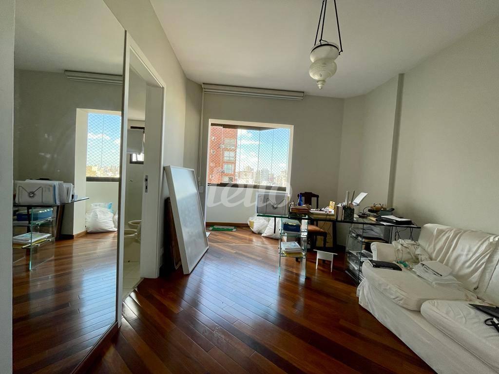 SALA de Apartamento à venda, Padrão com 156 m², 3 quartos e 2 vagas em Vila Nova Conceição - São Paulo