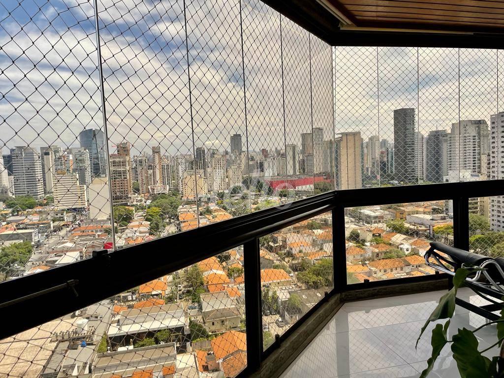 VARANDA de Apartamento à venda, Padrão com 156 m², 3 quartos e 2 vagas em Vila Nova Conceição - São Paulo