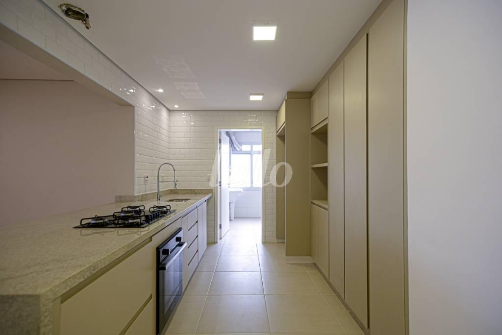 COZINHA de Apartamento à venda, Padrão com 128 m², 3 quartos e 1 vaga em Jardim Paulista - São Paulo