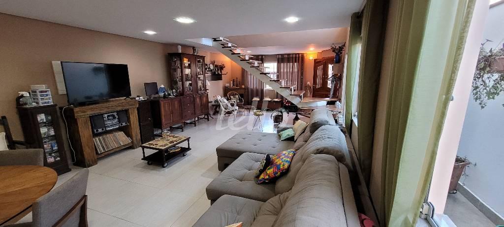 LIVING de Casa à venda, sobrado com 250 m², 4 quartos e 4 vagas em Vila Cláudia - São Paulo