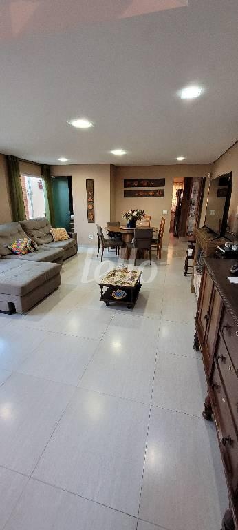 LIVING de Casa à venda, sobrado com 250 m², 4 quartos e 4 vagas em Vila Cláudia - São Paulo