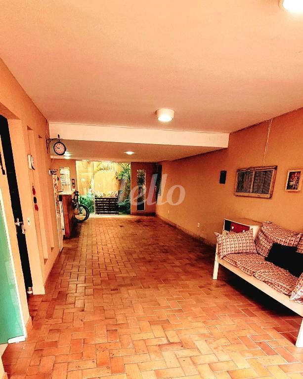 GARAGEM de Casa à venda, sobrado com 250 m², 4 quartos e 4 vagas em Vila Cláudia - São Paulo