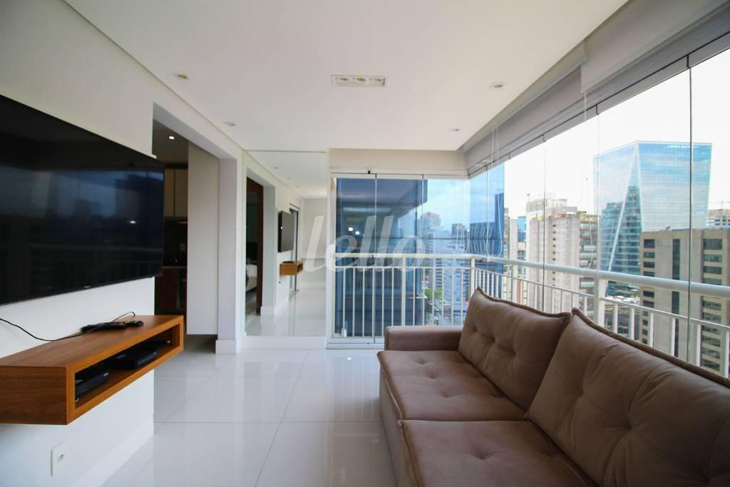 VARANDA de Apartamento para alugar, Padrão com 54 m², 1 quarto e 1 vaga em Itaim Bibi - São Paulo