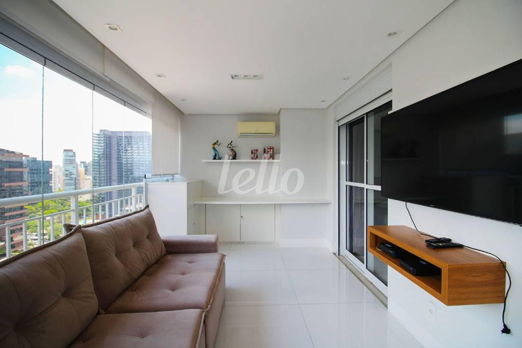 VARANDA de Apartamento para alugar, Padrão com 54 m², 1 quarto e 1 vaga em Itaim Bibi - São Paulo