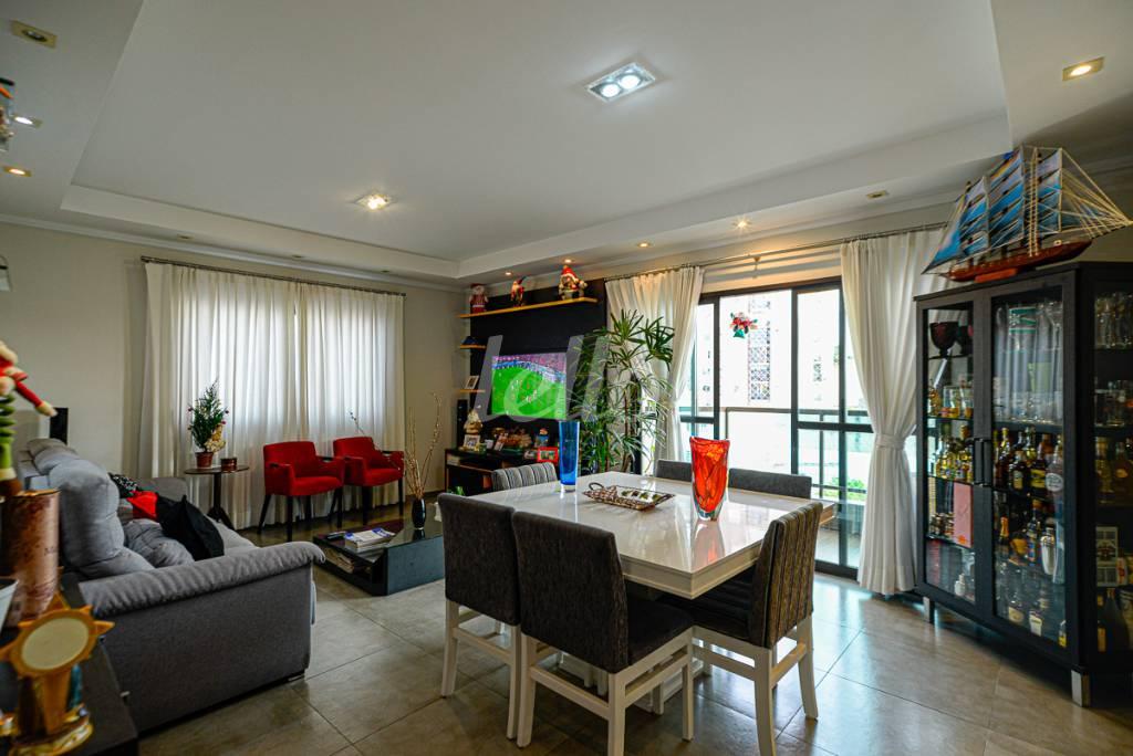 SALA PARA DOIS AMBIENTES de Apartamento à venda, Padrão com 138 m², 4 quartos e 6 vagas em Vila Paulicéia - São Paulo