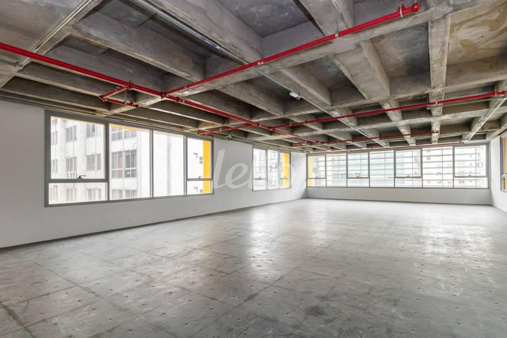 SALA de Sala / Conjunto para alugar, Padrão com 143 m², e 1 vaga em Cerqueira César - São Paulo