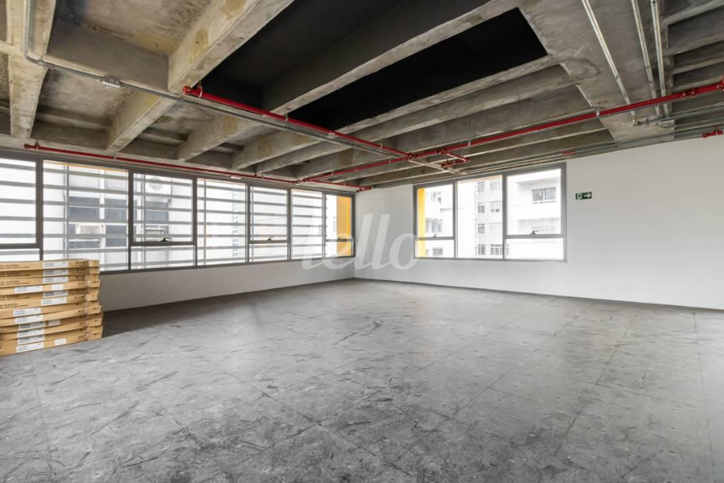 SALA de Sala / Conjunto para alugar, Padrão com 215 m², e 1 vaga em Cerqueira César - São Paulo