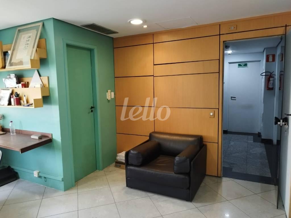 SALA de Sala / Conjunto para alugar, Padrão com 36 m², e 1 vaga em Santa Cecília - São Paulo