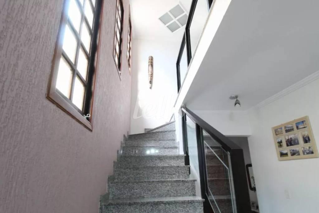 ESCADA de Casa à venda, sobrado com 186 m², 4 quartos e 2 vagas em Vila Floresta - Santo André
