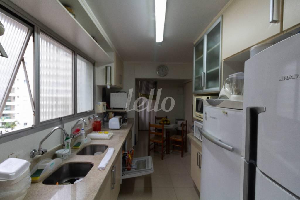 COZINHA de Apartamento para alugar, Padrão com 117 m², 3 quartos e 1 vaga em Indianópolis - São Paulo