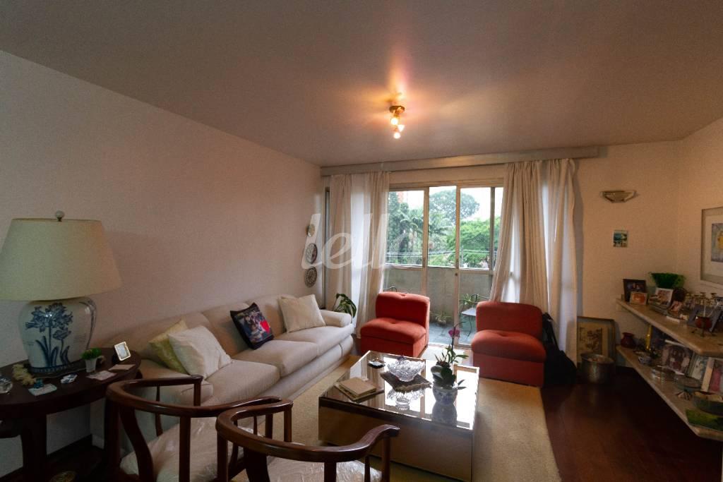 SALA DE ESTAR de Apartamento para alugar, Padrão com 117 m², 3 quartos e 1 vaga em Indianópolis - São Paulo