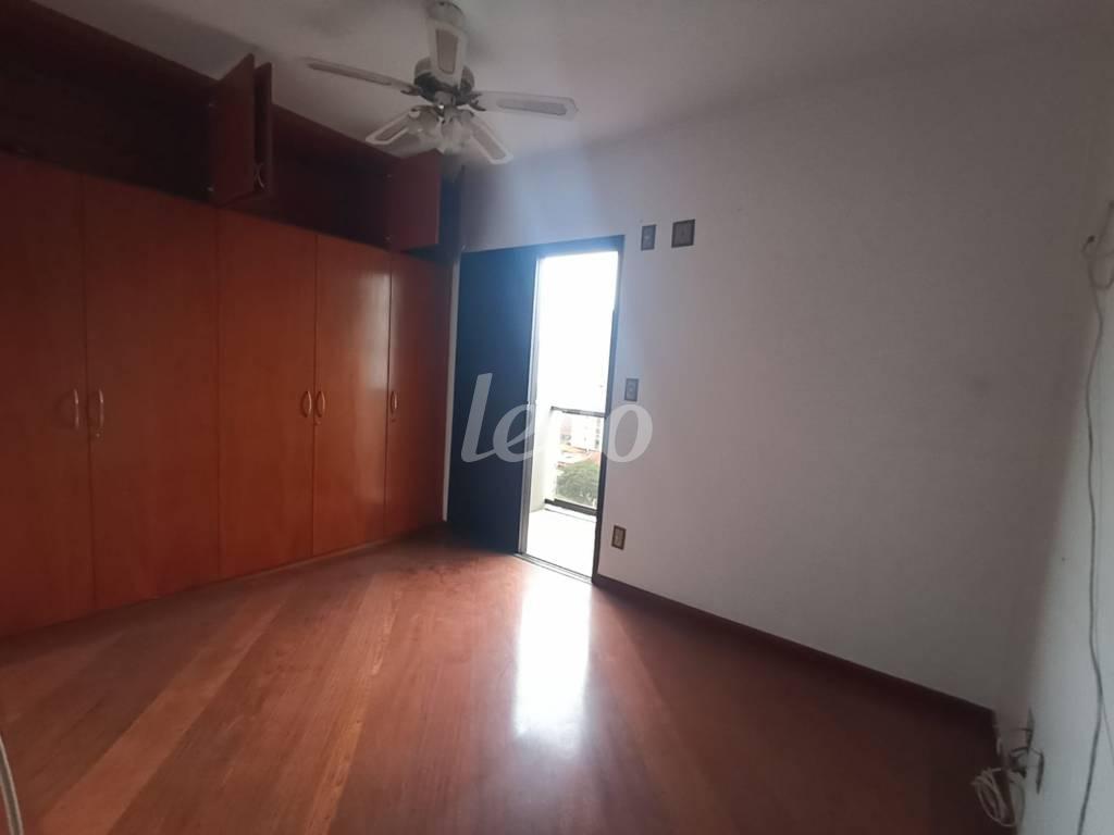 DORMITÓRIO de Apartamento à venda, Padrão com 130 m², 3 quartos e 2 vagas em Centro - Santo André
