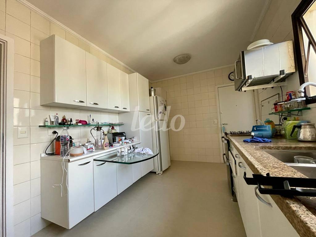 COZINHA de Apartamento para alugar, Padrão com 151 m², 2 quartos e 2 vagas em Itaim Bibi - São Paulo
