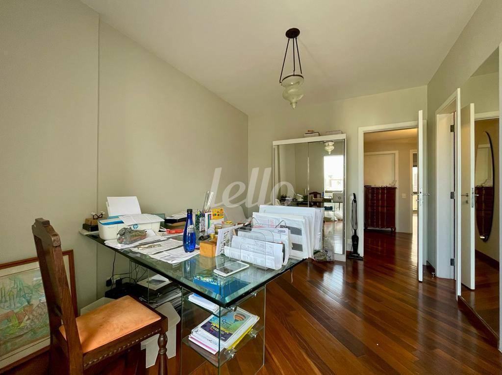 SUITE 2 de Apartamento para alugar, Padrão com 151 m², 2 quartos e 2 vagas em Itaim Bibi - São Paulo