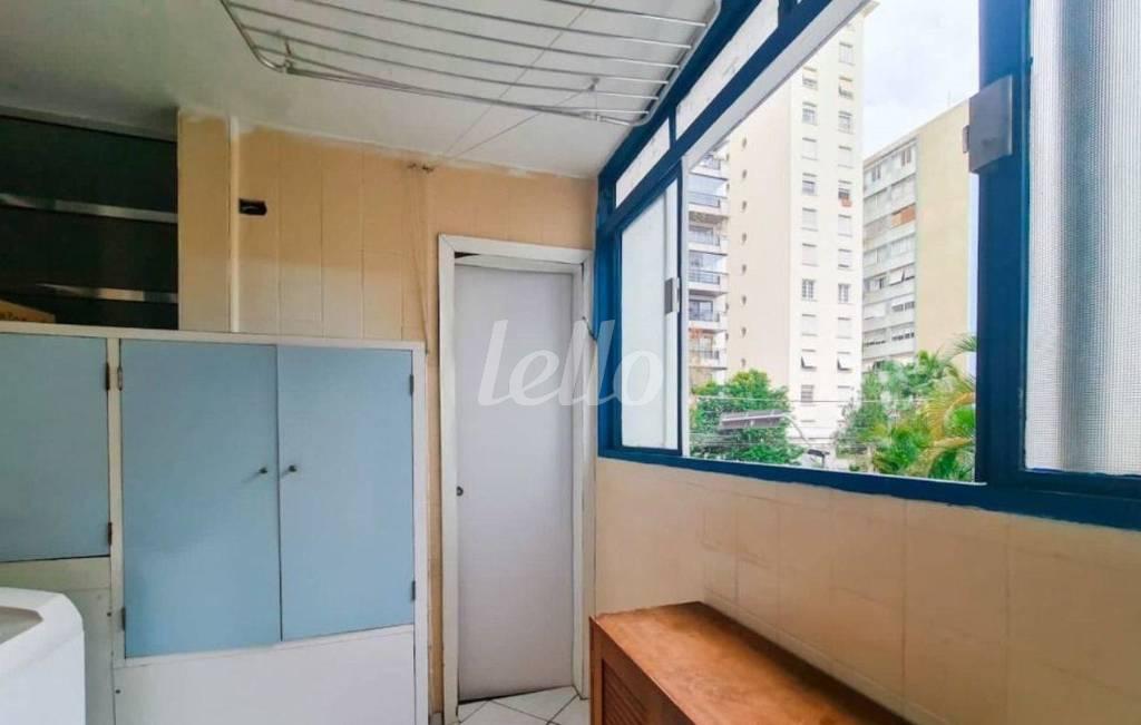AREA SERVIÇO de Apartamento à venda, Padrão com 130 m², 3 quartos e 1 vaga em Higienópolis - São Paulo