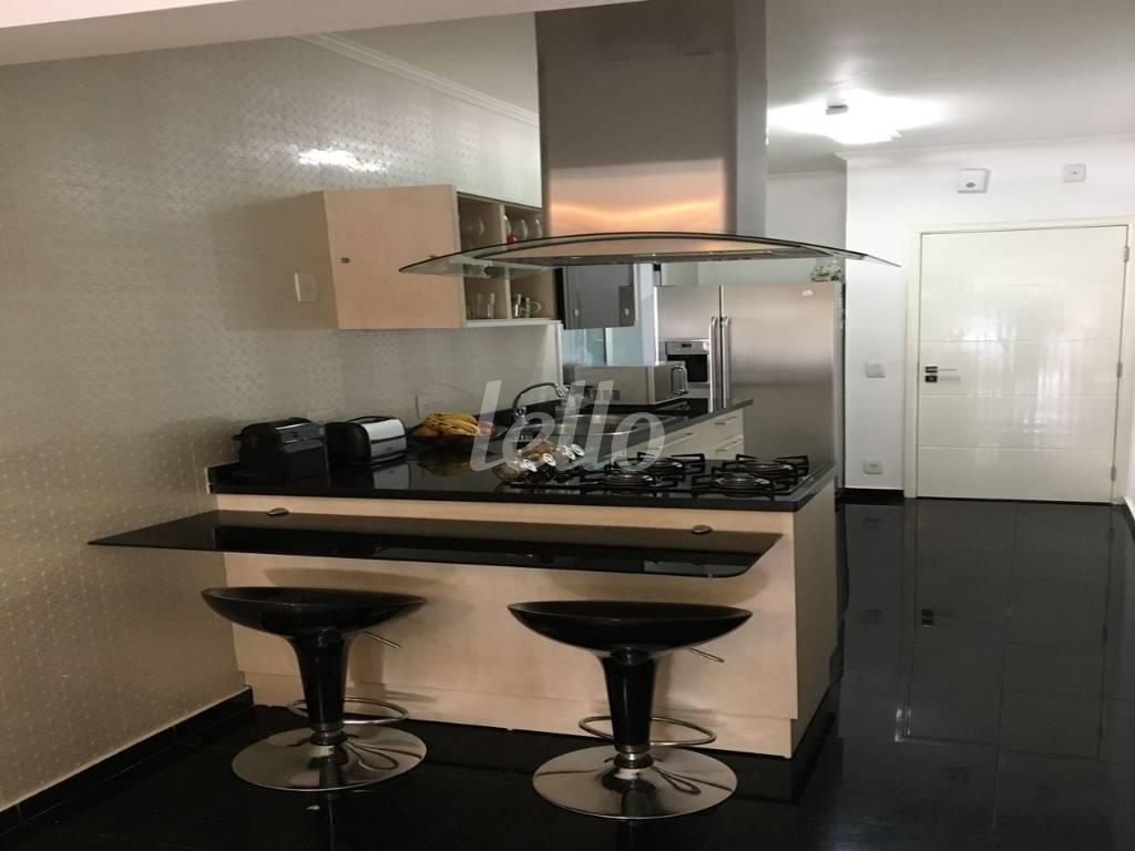COZINHA de Apartamento à venda, Padrão com 100 m², 3 quartos e 2 vagas em Alto de Pinheiros - São Paulo