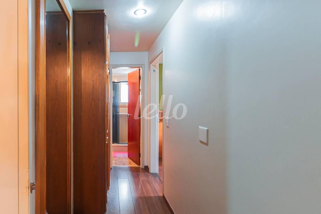 CLOSET SUÍTE 1 de Apartamento à venda, Padrão com 145 m², 4 quartos e 3 vagas em Pinheiros - São Paulo