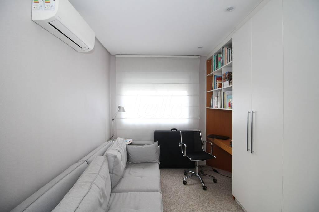 DORMITÓRIO de Apartamento para alugar, Padrão com 122 m², e 3 vagas em Itaim Bibi - São Paulo